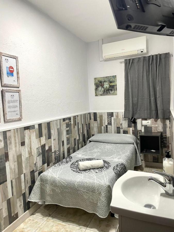 Hostal Restaurante Avenida De Madrid تيراسا المظهر الخارجي الصورة