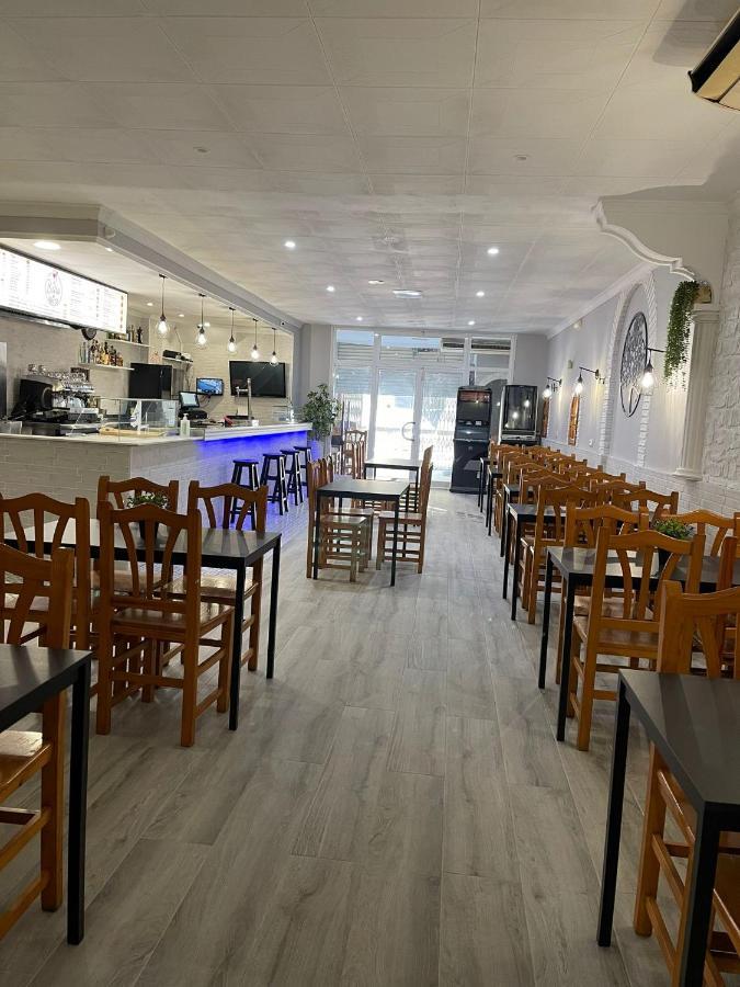 Hostal Restaurante Avenida De Madrid تيراسا المظهر الخارجي الصورة