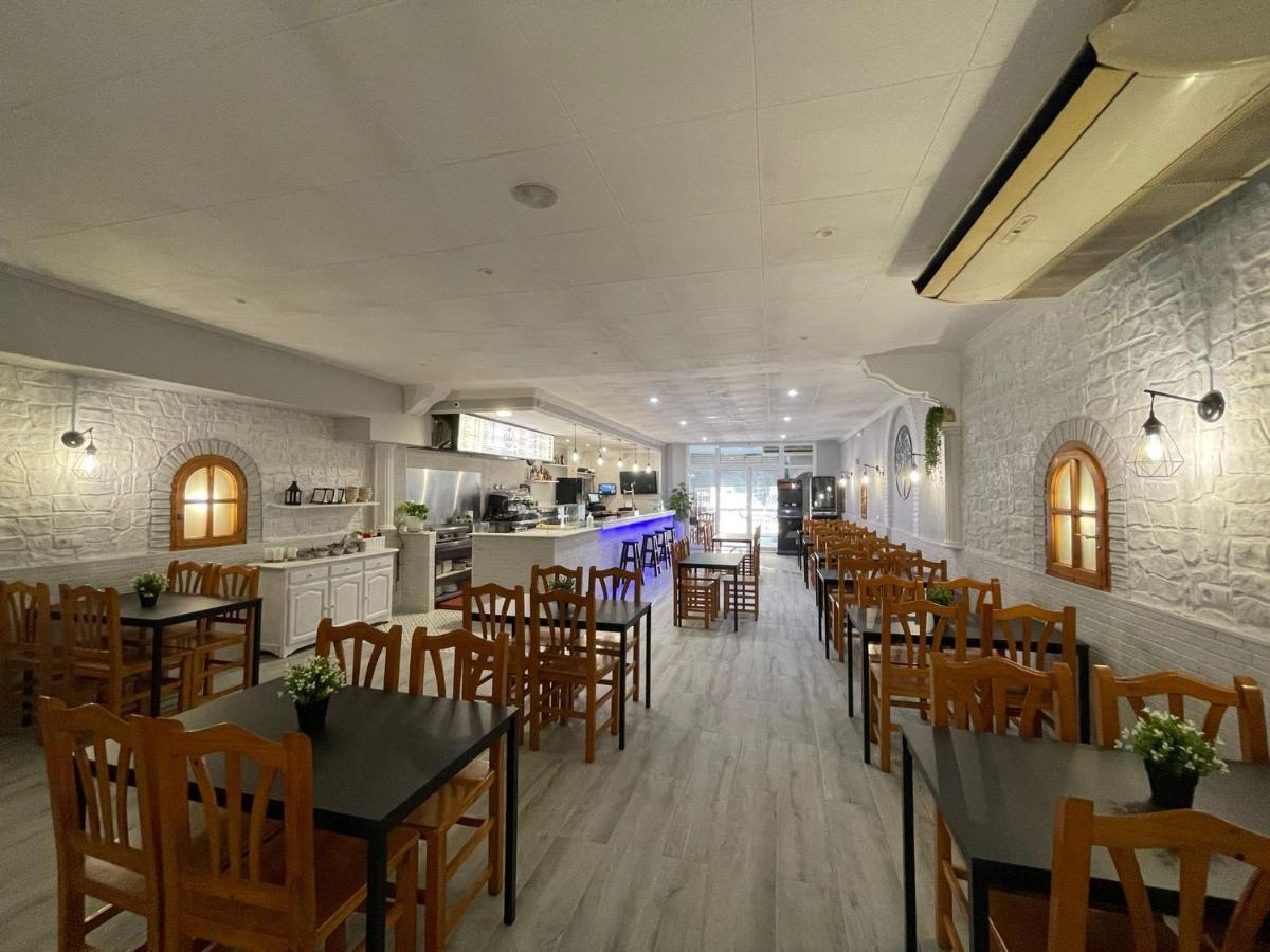 Hostal Restaurante Avenida De Madrid تيراسا المظهر الخارجي الصورة