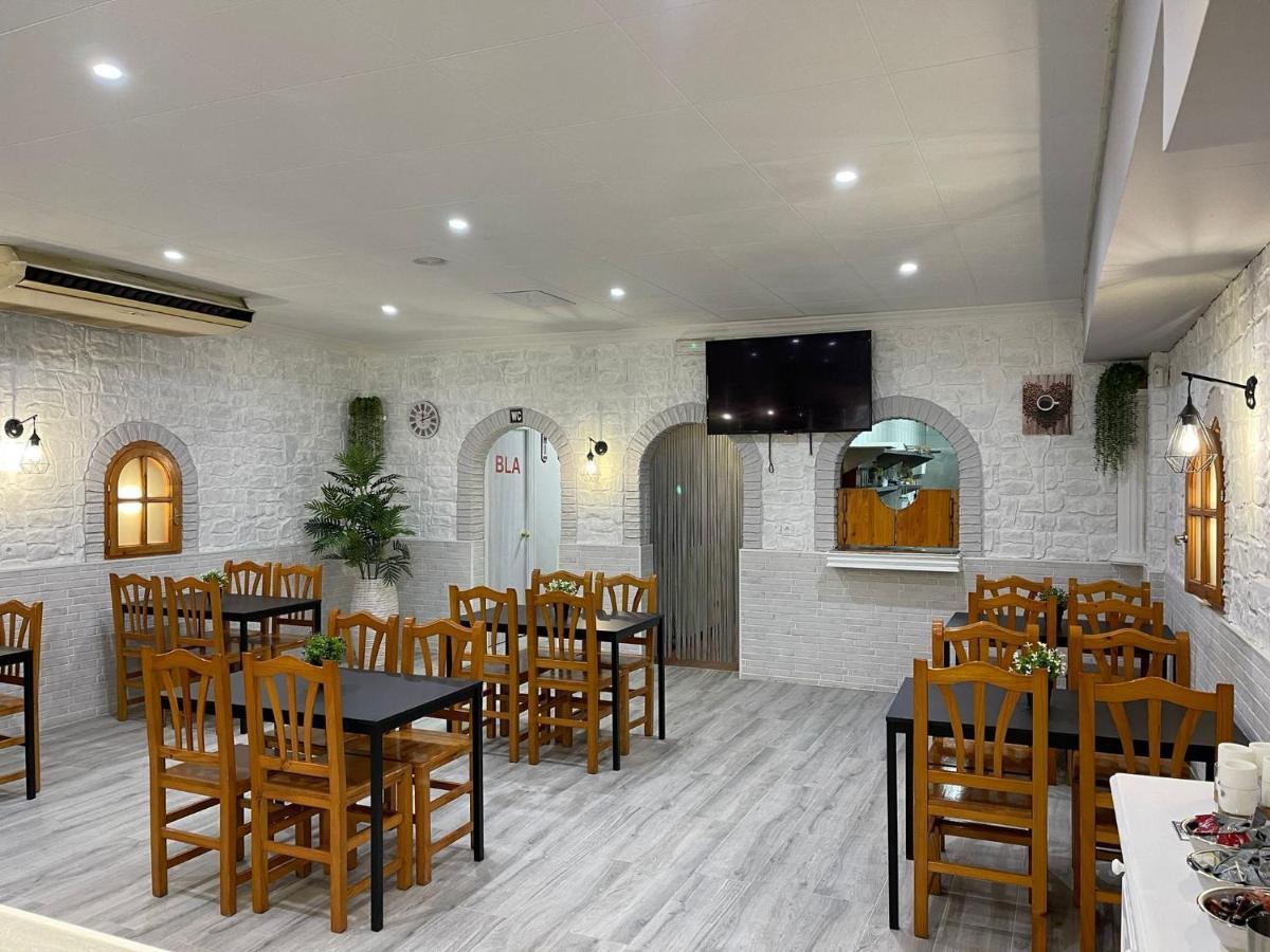 Hostal Restaurante Avenida De Madrid تيراسا المظهر الخارجي الصورة