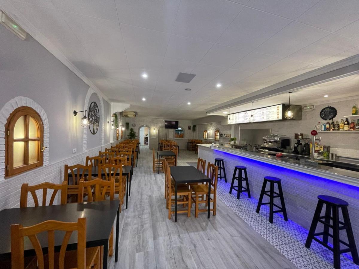 Hostal Restaurante Avenida De Madrid تيراسا المظهر الخارجي الصورة