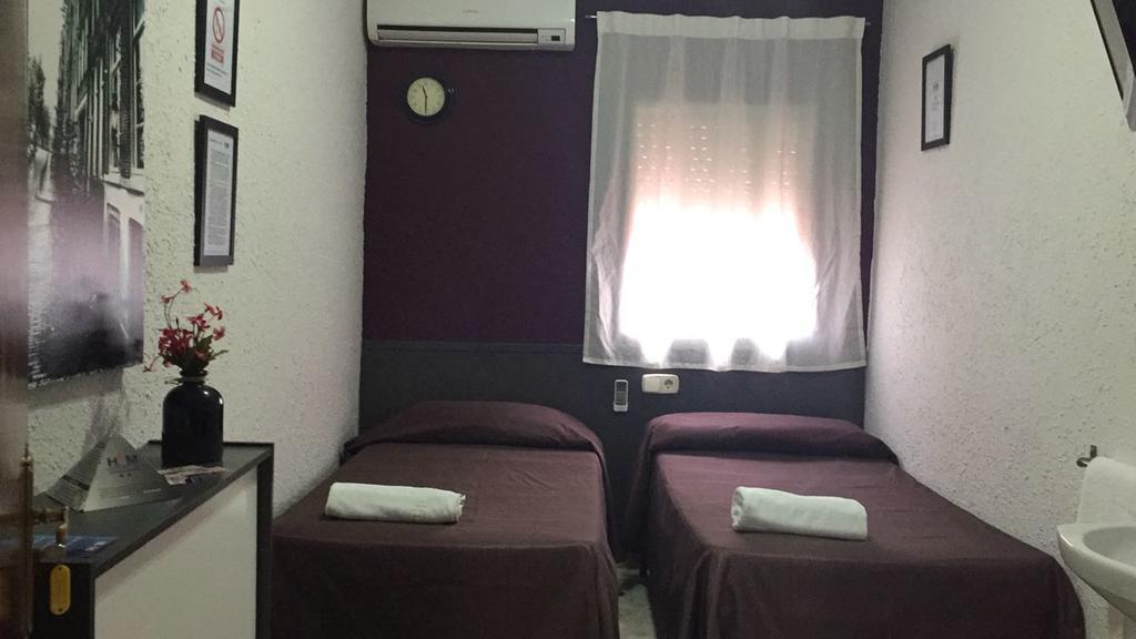 Hostal Restaurante Avenida De Madrid تيراسا المظهر الخارجي الصورة