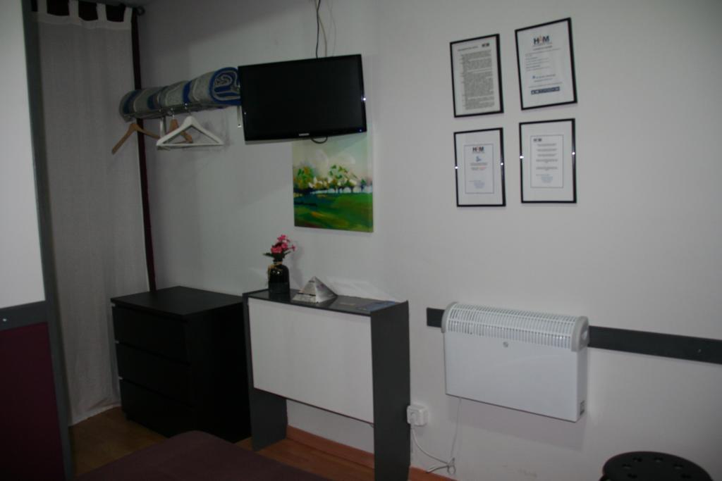 Hostal Restaurante Avenida De Madrid تيراسا المظهر الخارجي الصورة