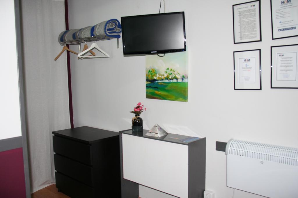 Hostal Restaurante Avenida De Madrid تيراسا المظهر الخارجي الصورة