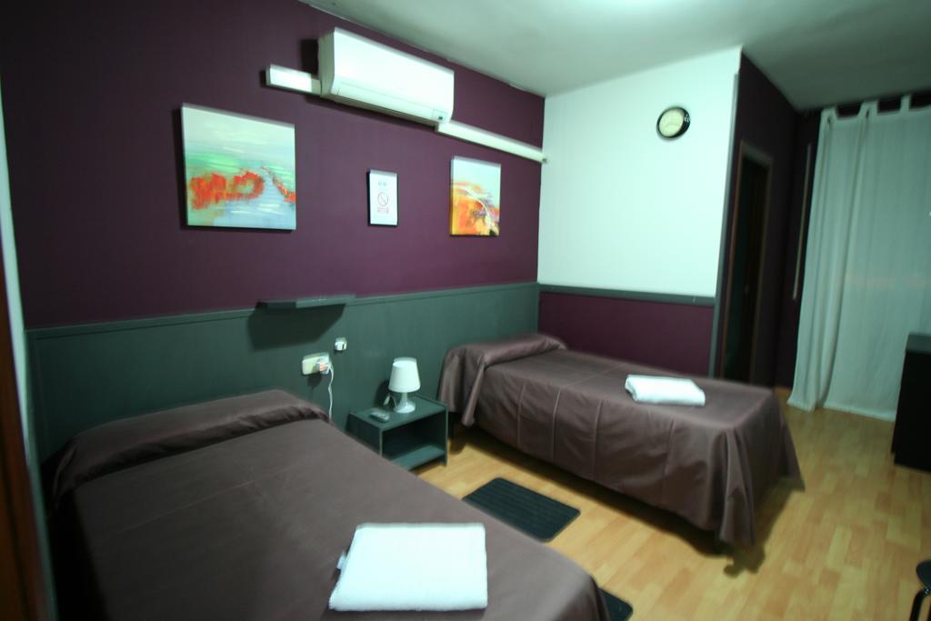 Hostal Restaurante Avenida De Madrid تيراسا المظهر الخارجي الصورة