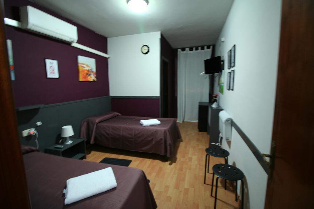 Hostal Restaurante Avenida De Madrid تيراسا المظهر الخارجي الصورة