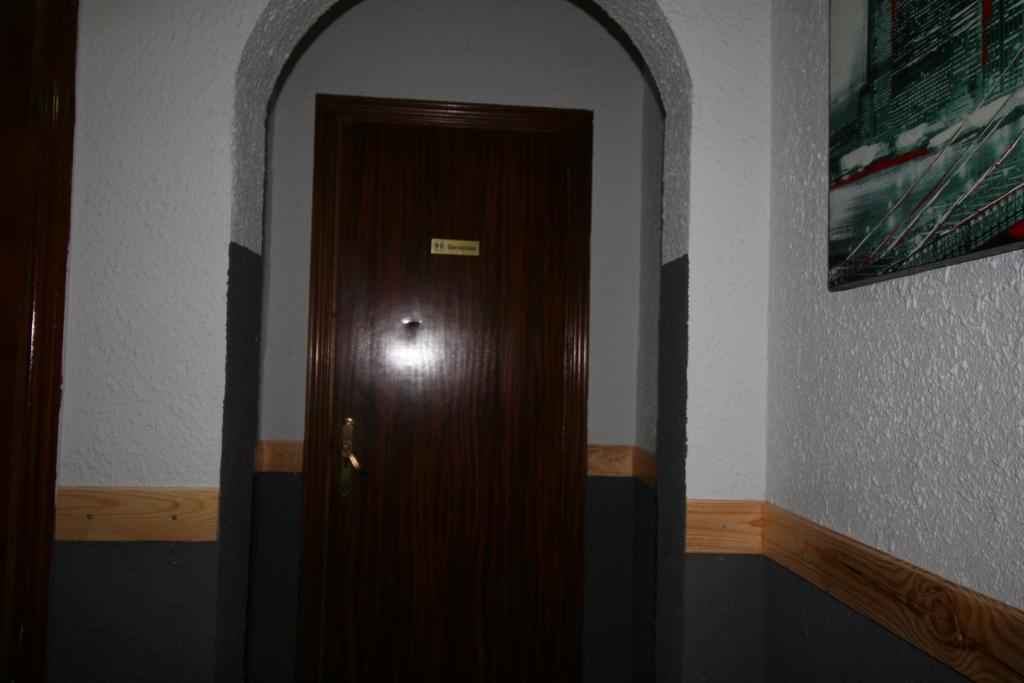 Hostal Restaurante Avenida De Madrid تيراسا المظهر الخارجي الصورة