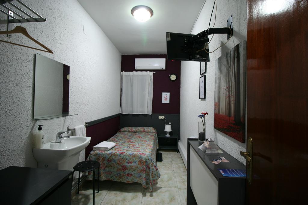 Hostal Restaurante Avenida De Madrid تيراسا الغرفة الصورة
