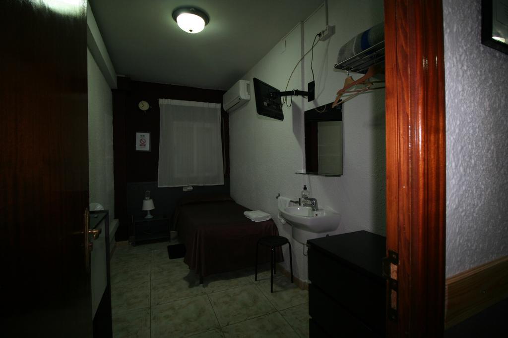 Hostal Restaurante Avenida De Madrid تيراسا الغرفة الصورة