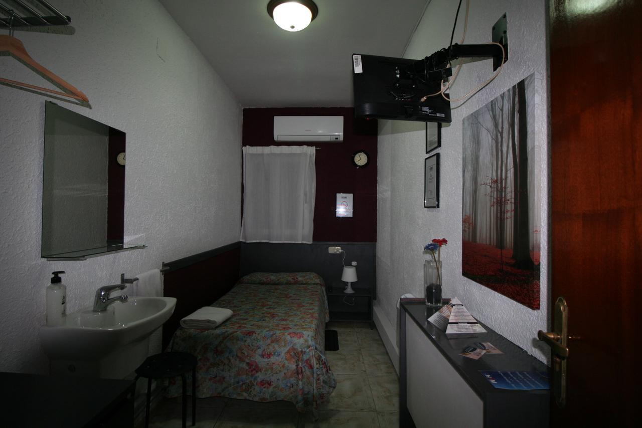 Hostal Restaurante Avenida De Madrid تيراسا المظهر الخارجي الصورة